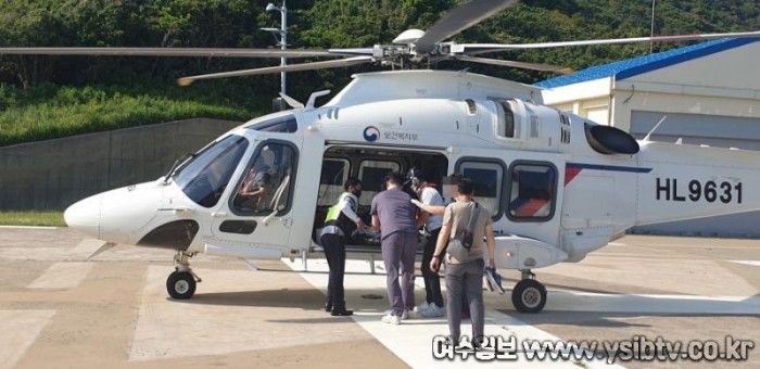 210607-여수해경, 거문도 응급환자 잇따라 발생 닥터헬기 이송(3).jpg