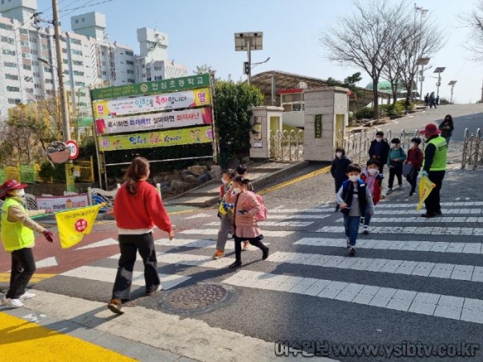 [크기변환]3. ‘등하굣길 수호천사’…여수시 안전지킴이 125명 모집.jpg