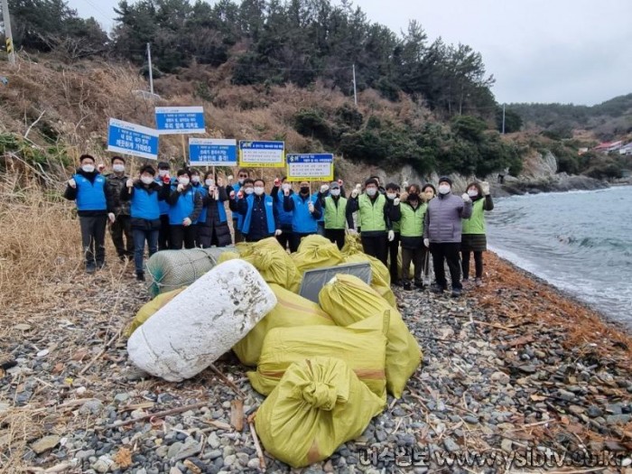 4. 여수시 남면, 민관 합동 해안가 청결활동 ‘구슬땀’.jpg