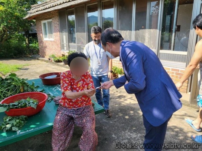 9 여수시 소라면, ‘익명의 기부자’ 100만원 상당 상품권 후원.jpg