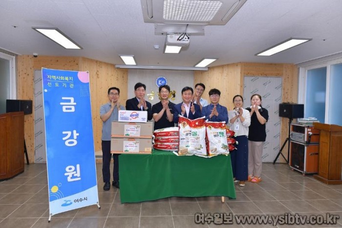 2-1 여수시, ‘행복한 추석 보내세요’ 사회복지시설 위문활동 펼쳐.jpg