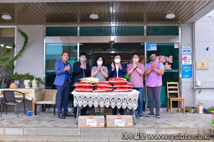 2-2 여수시, ‘행복한 추석 보내세요’ 사회복지시설 위문활동 펼쳐.jpg