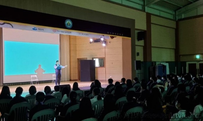 7 여수시, 학교로 직접 찾아가는 ‘청소년 진로 뮤지컬’ 운영.jpg