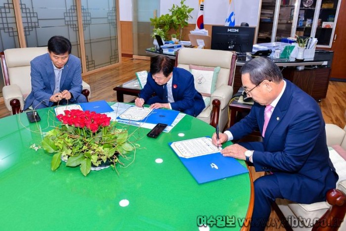 1-1 여수시, 국립해양수산박물관 ‘여수 유치’ 위한 업무협약 체결.jpg