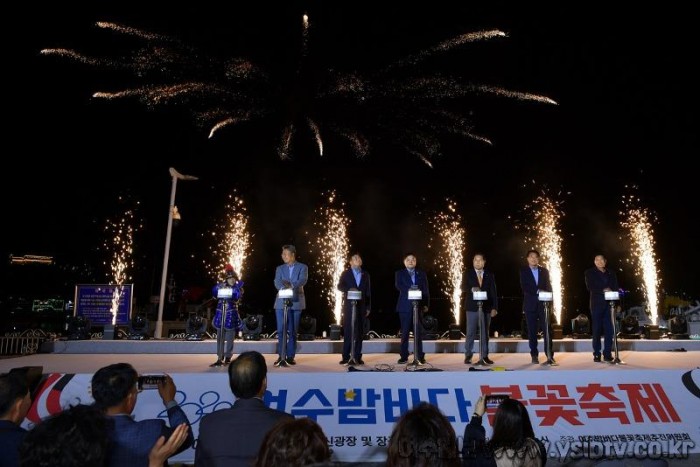 2022 여수밤바다 불꽃축제(개막식).jpg