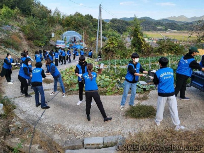 6-1 여수삼일중학교 모자봉사단, 연탄 나눔 봉사에 구슬땀.jpeg