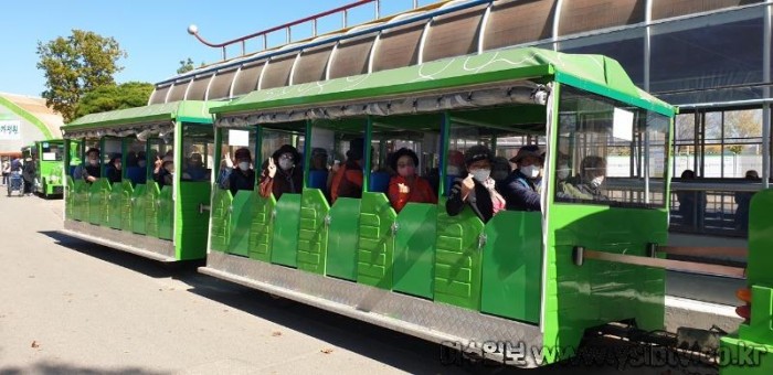 4-2 여수시, 함께해서 행복한 가을 ‘재활장애인 나들이 행사’ 펼쳐.jpg