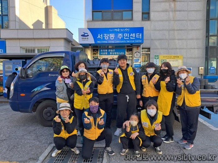 5-1 대한적십자 디딤돌봉사회, 여수시 서강동에 ‘사랑의 연탄’ 배달.jpg