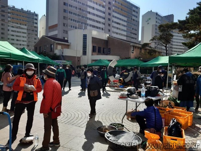 3 여수시 율촌면, 18일 농업인과 도시민의 징검다리 ‘행복장터’ 개장.jpg