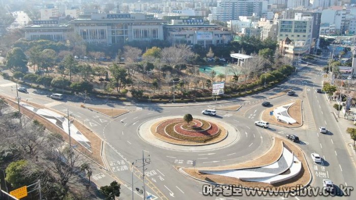 2 ‘여수시의회 앞 로터리’…여문지구 랜드마크로 우뚝.jpg