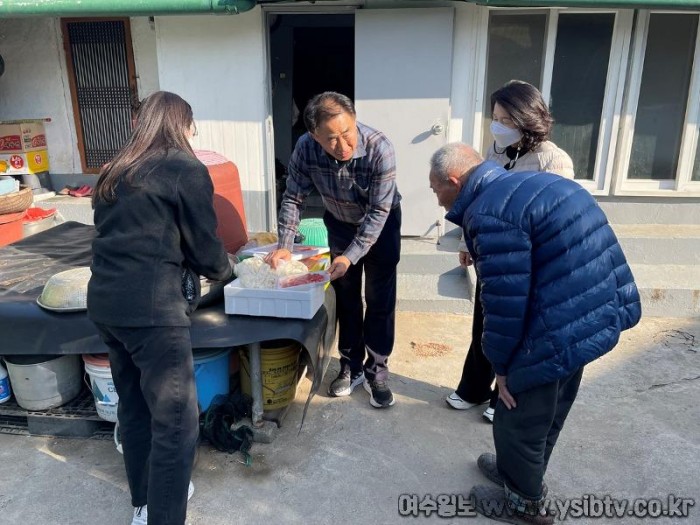 7 여수시 주삼동, ‘설맞이 이웃 사랑 나눔’ 가져.jpg