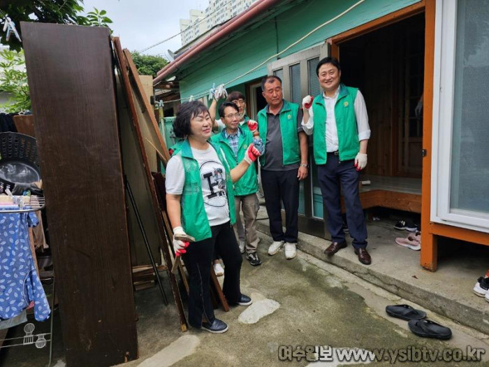 9-1 여수시 중앙동 협의체, ‘情을 잇고, 幸福을 짓는’ 사업 진행.jpg