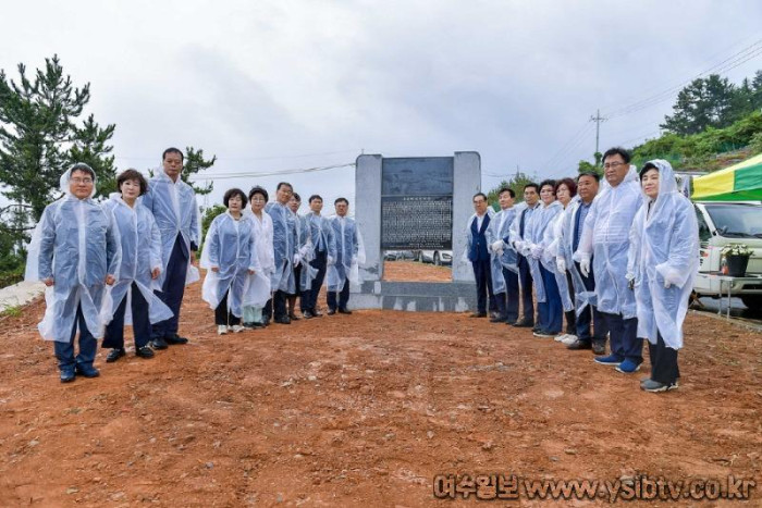 [크기변환]2-2 여수시, 남면 두룩여 미군폭격사건 73주년 희생자 추모비 건립.jpg