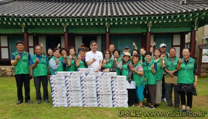 [크기변환]6 여수 돌산읍 새마을지도자협의회․부녀회, 기정떡 나눔행사.jpg