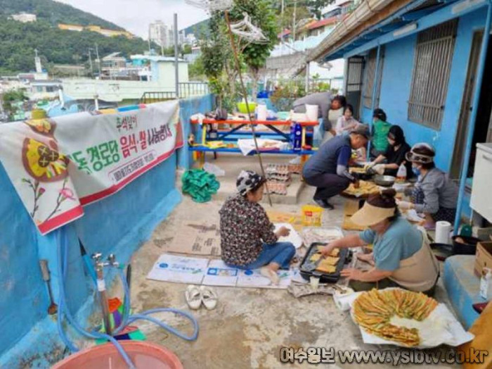 [크기변환]8-2 국동새마을지도자협의회·부녀회, 추석맞이 나눔 행사.jpg