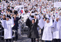 여수 시민, 100년 전 독립운동에는 참여하지 못했지만 이번 광복절 태극기 달기 운동에는 적극 동참