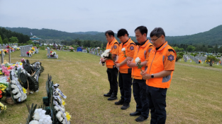 한국노총 소방노조 임원진, 대전국립현충원 참배