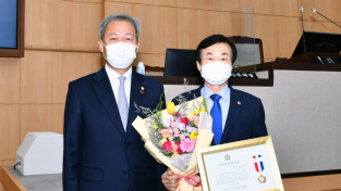 서완석 여수시의원, 지방의정봉사상 수상