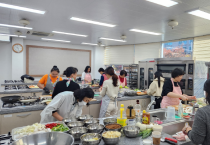 결혼이민여성들,  나눔냉장고에 화목한 밥상 전달