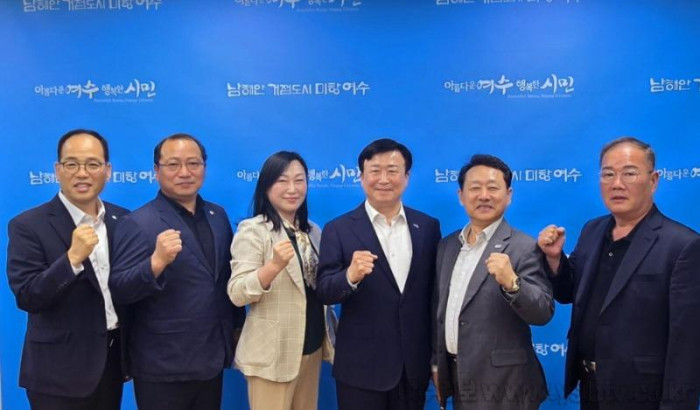 [크기변환]정기명시장 단체사진.jpg