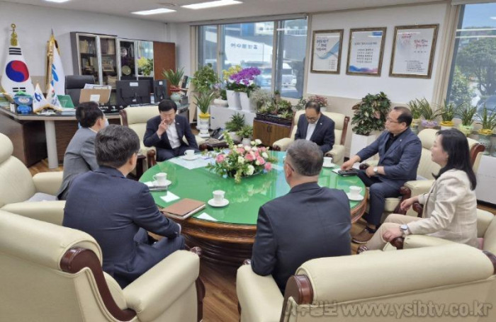 [크기변환]정기명 기자협회 사진 중간.jpg