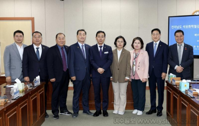 [크기변환]석유화학철강산업.jpg