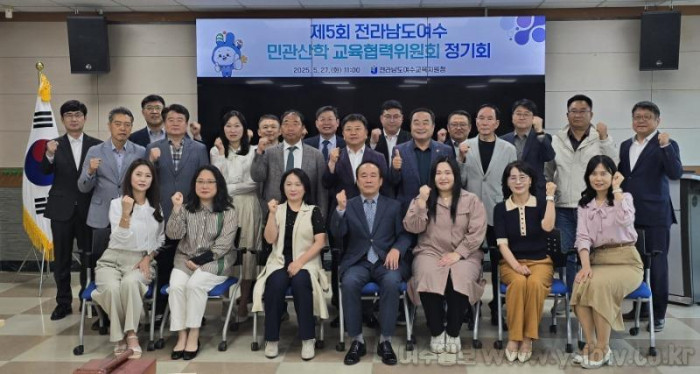[크기변환]민관산학교육협력위원회 메인사진.jpg