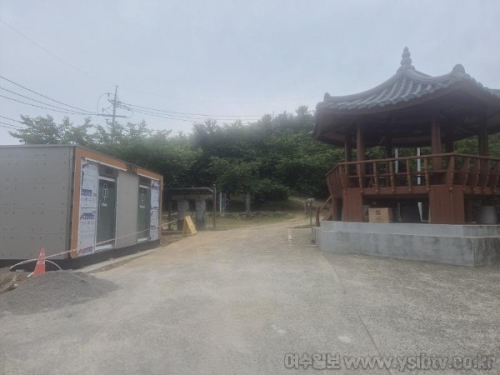 [크기변환]정자앞 화장실 중간.jpg